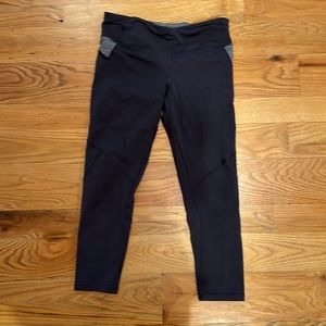 Lululemon dark gray capri leggings